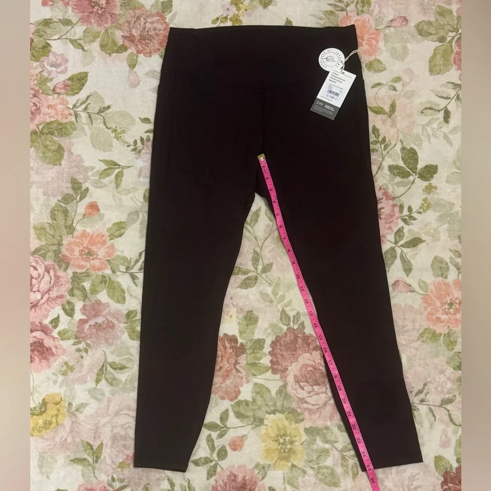 NWT Vuori AllTheForm Pocket Leggings - Picture 13 of 14